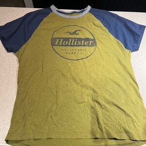 Hollister Men's Olive and Navy Raglan Tee